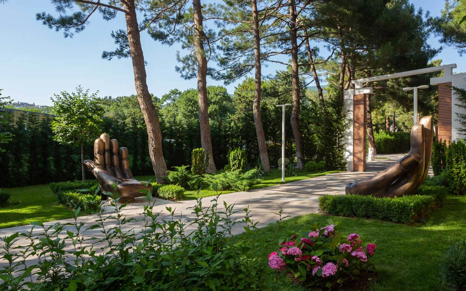 Парковая территория курорта Приморье